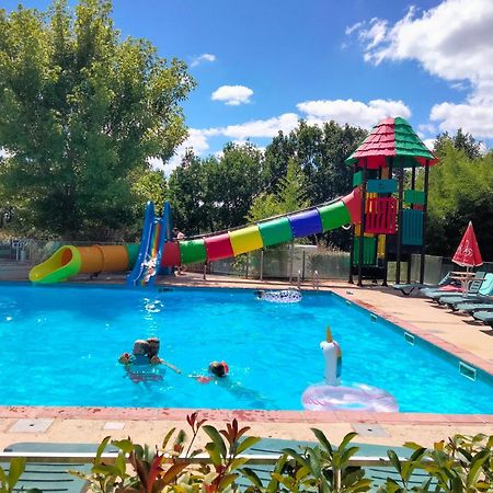 Camping Fontaine Du Roc Hostal Devillac Exterior foto