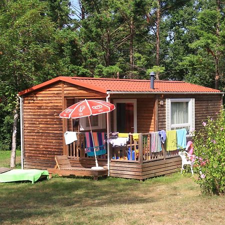Camping Fontaine Du Roc Hostal Devillac Exterior foto