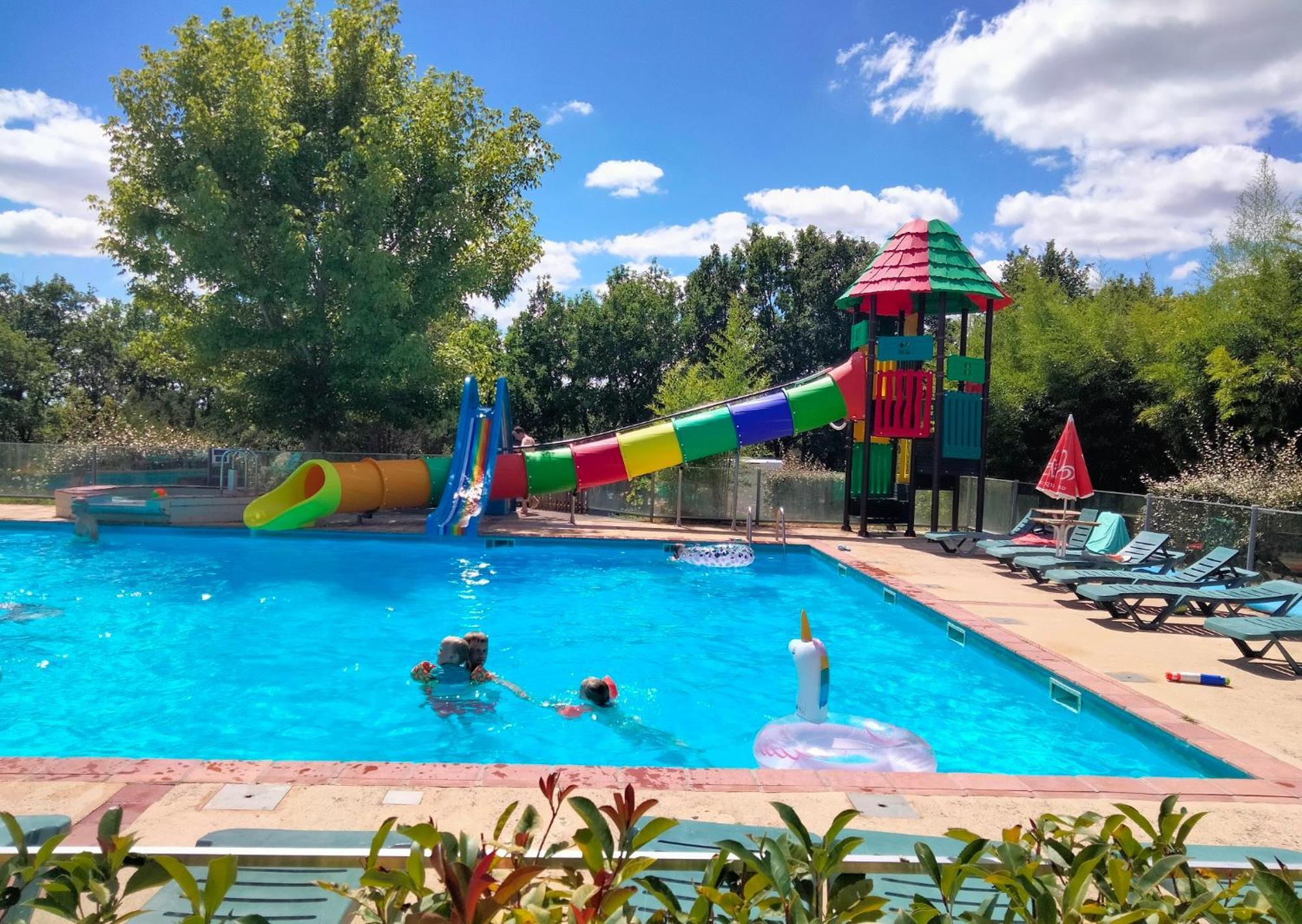 Camping Fontaine Du Roc Hostal Devillac Exterior foto