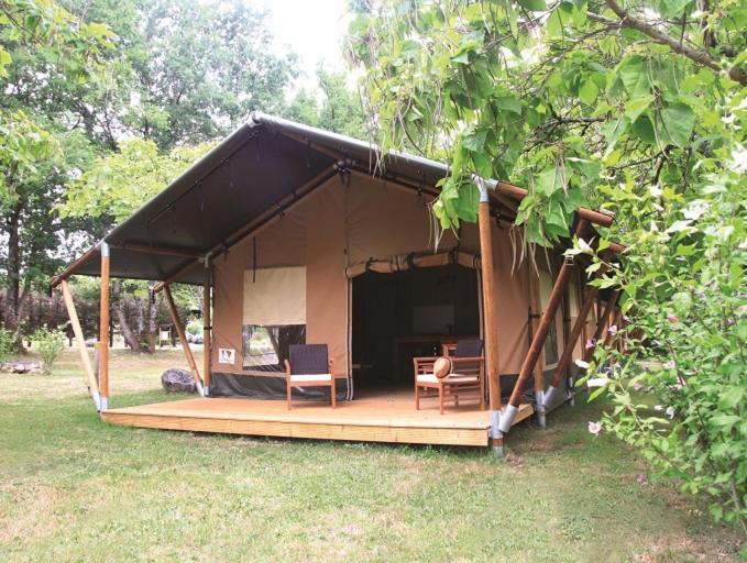 Camping Fontaine Du Roc Hostal Devillac Exterior foto