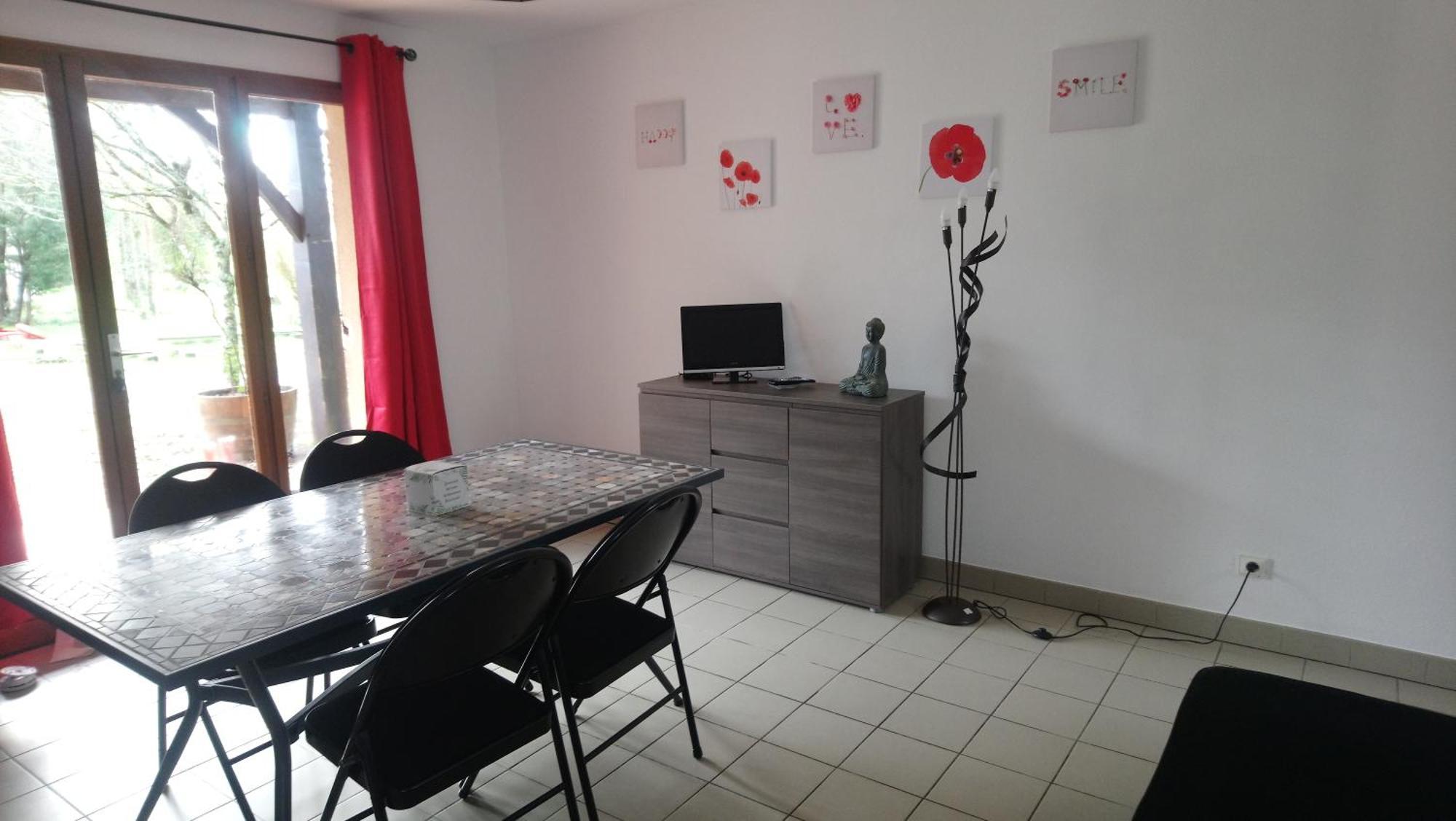 Camping Fontaine Du Roc Hostal Devillac Exterior foto