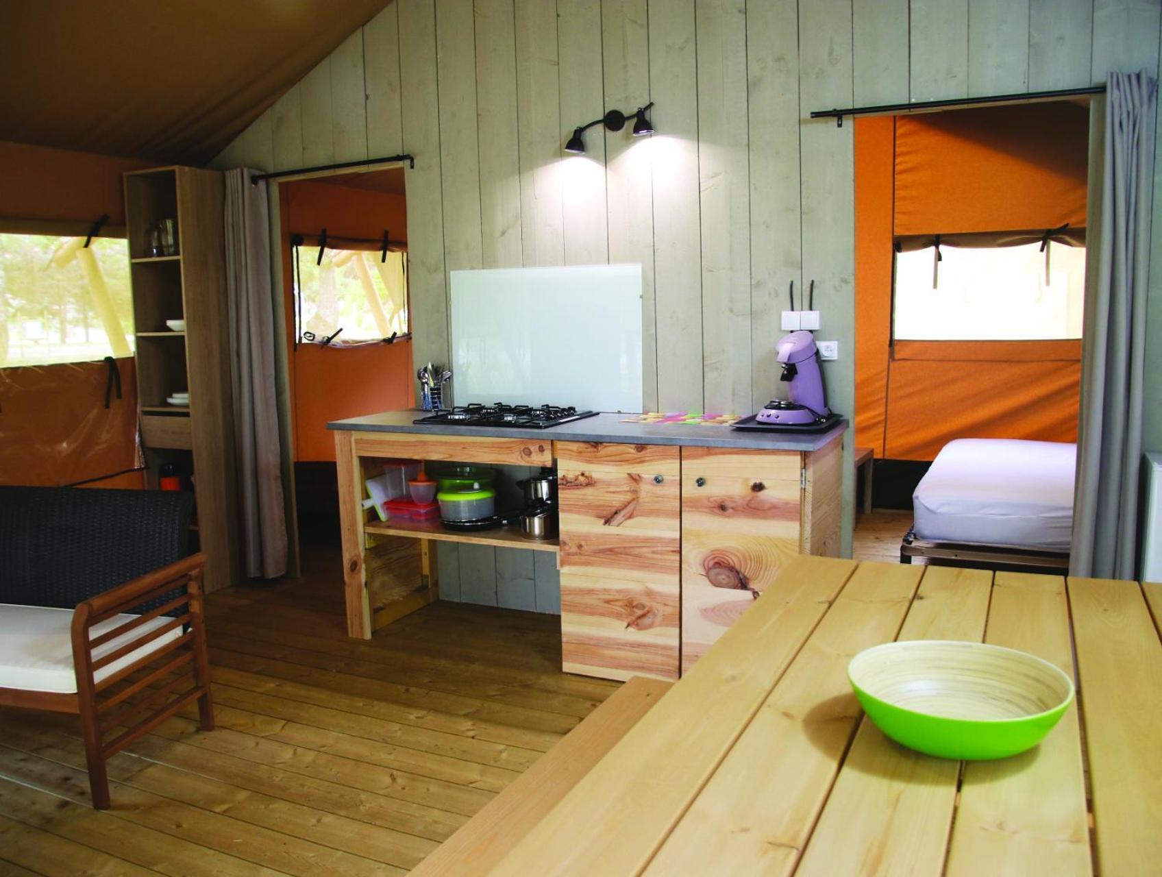 Camping Fontaine Du Roc Hostal Devillac Exterior foto