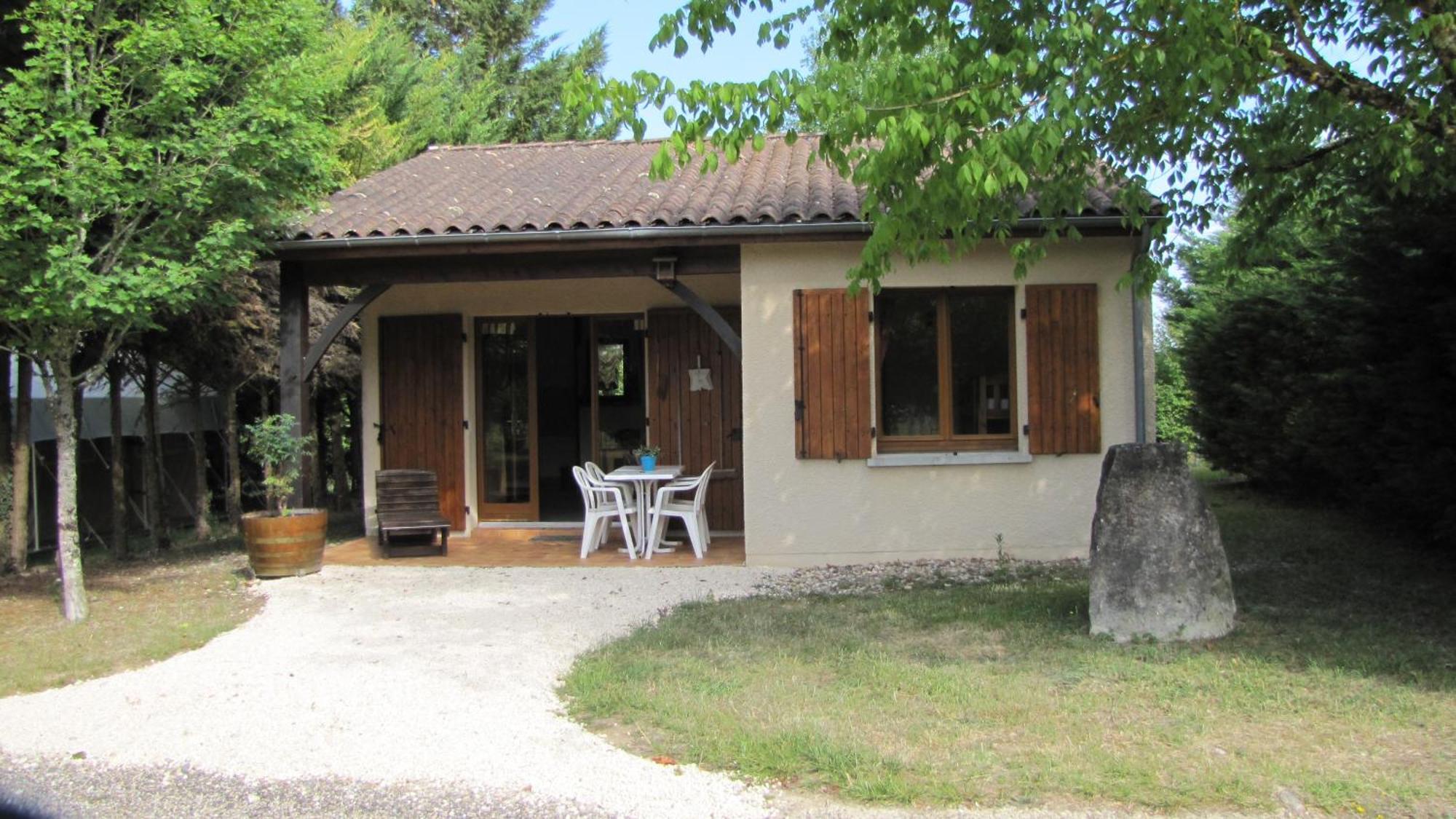 Camping Fontaine Du Roc Hostal Devillac Exterior foto