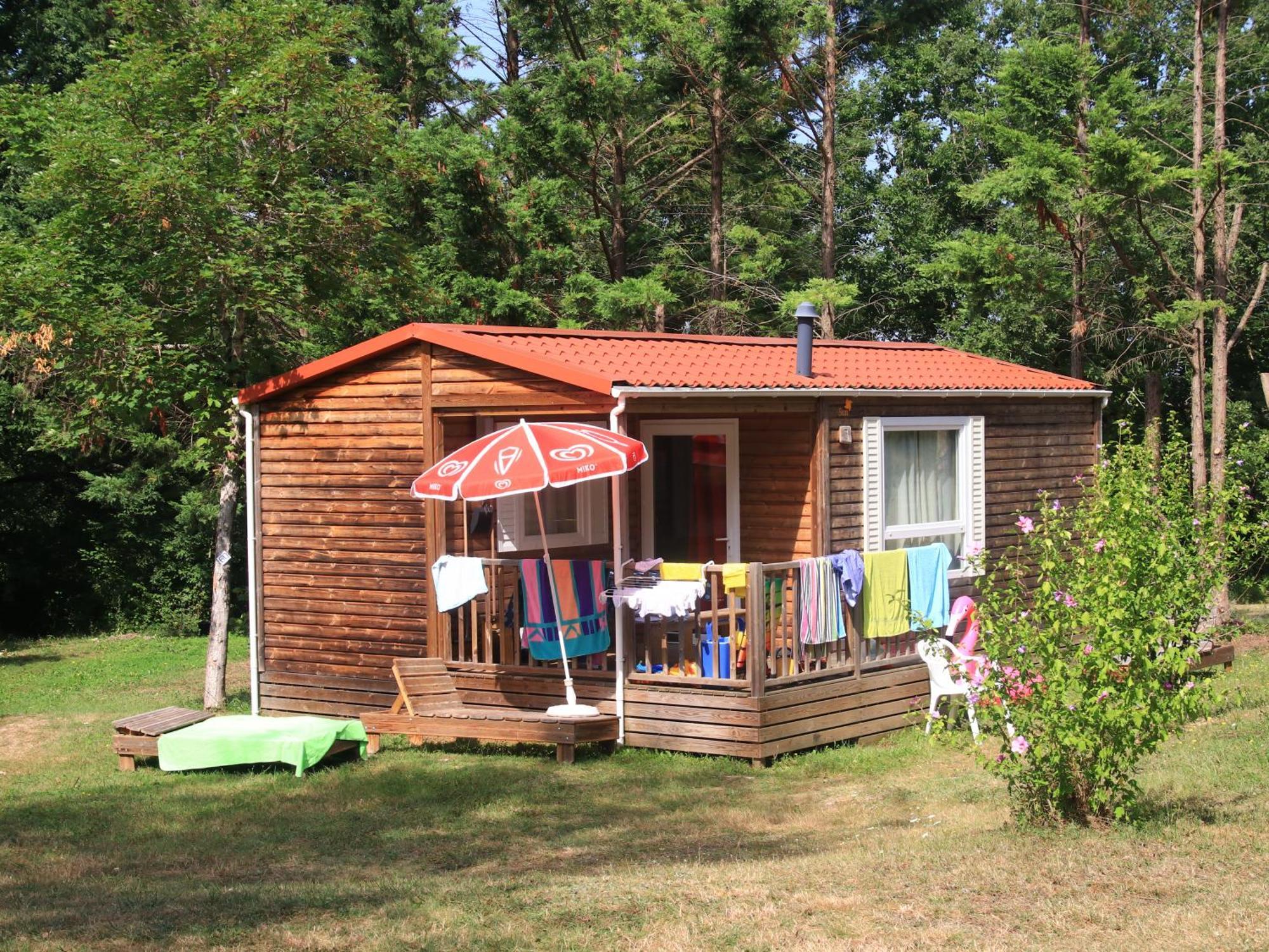 Camping Fontaine Du Roc Hostal Devillac Exterior foto