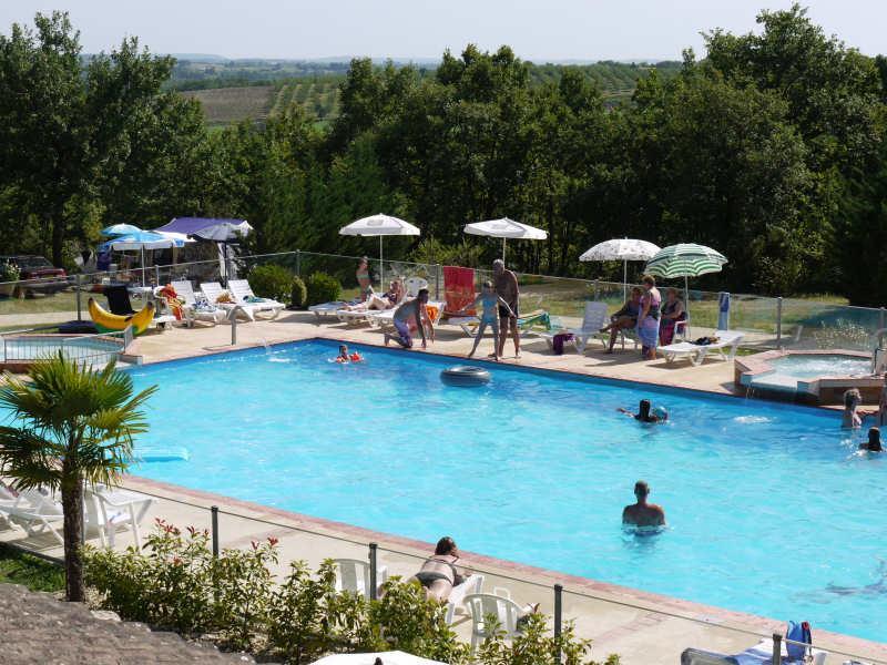 Camping Fontaine Du Roc Hostal Devillac Exterior foto